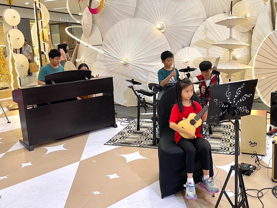 Ukulele class 7